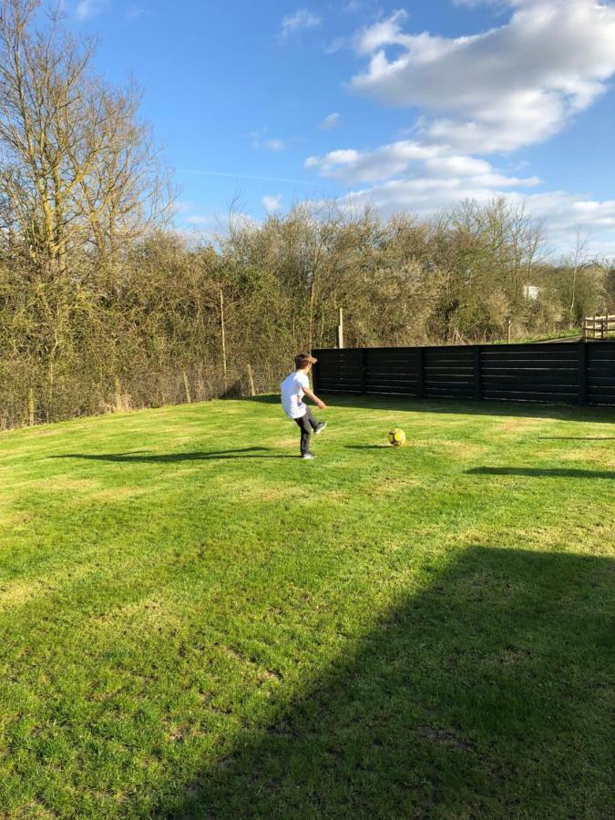 Willow Court Farm Studio East & Petting Farm, 8 Mins To Legoland & Windsor, 15 Mins To Lapland Uk Kültér fotó